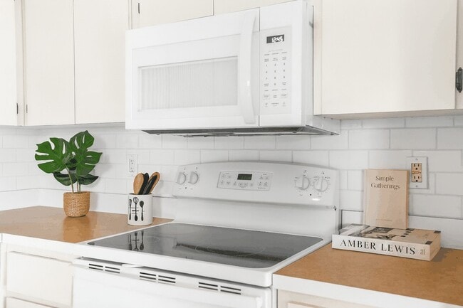 Building Photo - Mariner Apartments of Spring Hill