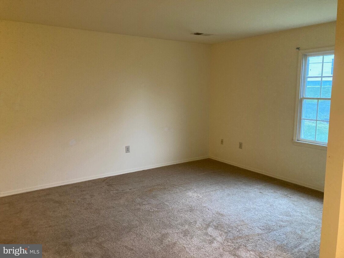 Foto principal - 534 Pangborn Blvd