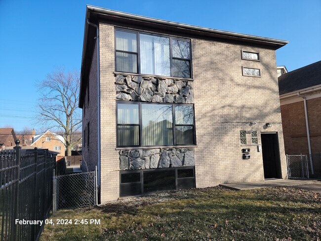 Building Photo - 9735 S Ave J