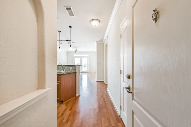 Building Photo - 1711 Old Spanish Trl