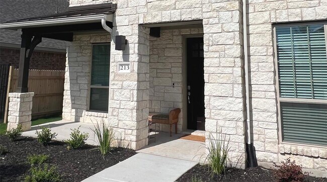 Building Photo - 213 Poole Ln