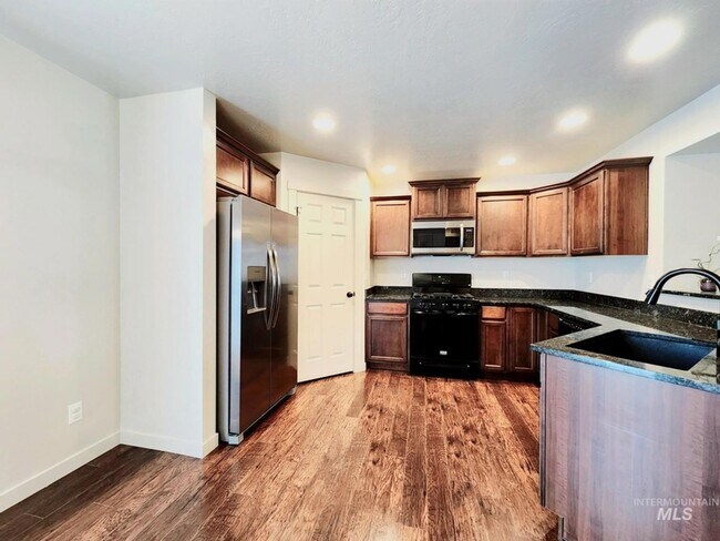 Foto del edificio - Welcome Home - 4 Bedroom 2.5 bath Home in ...
