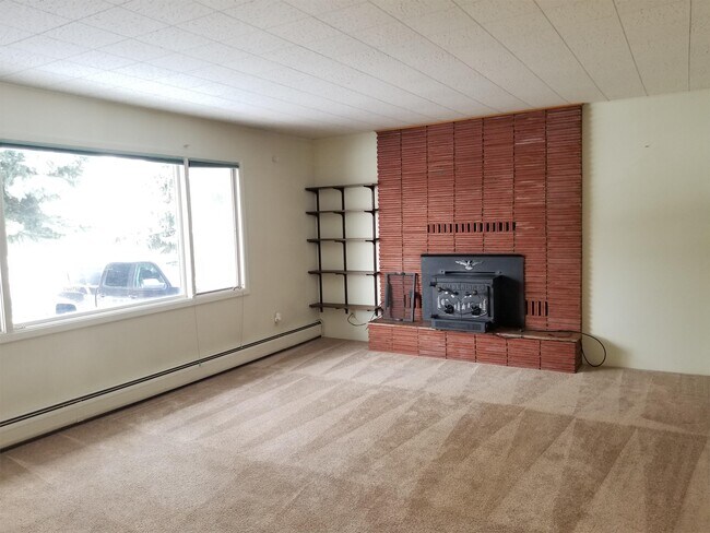 Building Photo - 1621 S Willson Ave