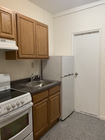 Building Photo - 173 E 91st St