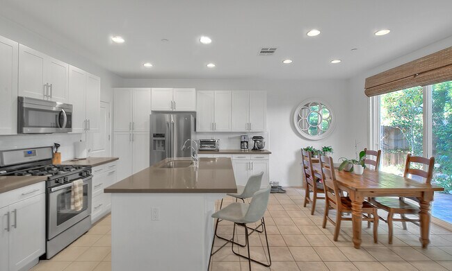 Building Photo - 10541 Sausalito Ct