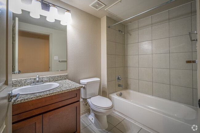 2BR, 2BA - 899SF - Bathroom 1 - Aria at Wilcrest