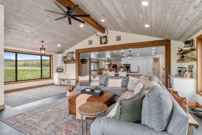 Foto del edificio - Sedalia Oasis on 8+ Acres