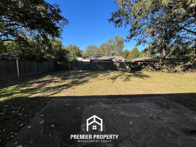 Building Photo - 1508 E.Raines Rd