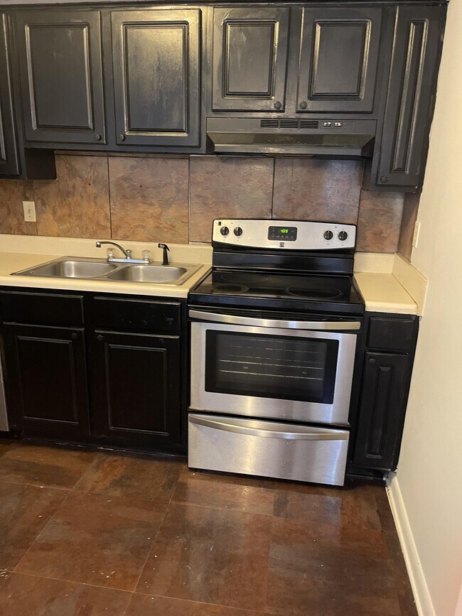 Foto del edificio - 1805 Tall Pines Cir