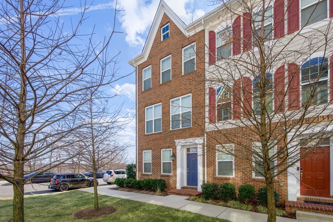 Building Photo - Professionally Managed // 3 Bedroom 3.5 Ba...