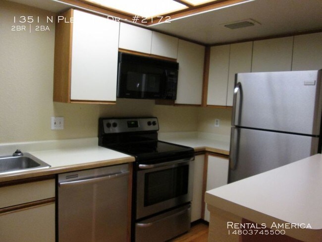 Building Photo - 1351 N Pleasant Dr