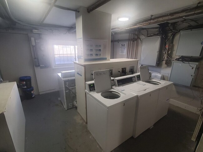 Foto del edificio - 760 Cummins Hwy