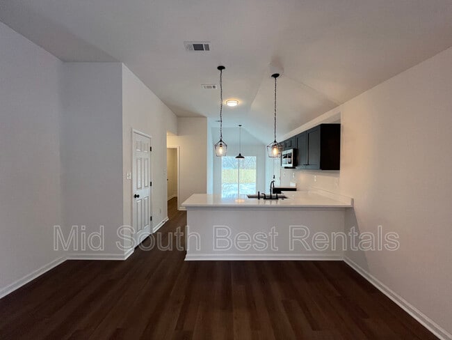 Building Photo - 3271 Baskin St