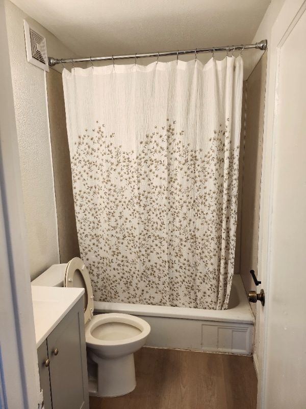 Building Photo - 1136 W Dakota Ave