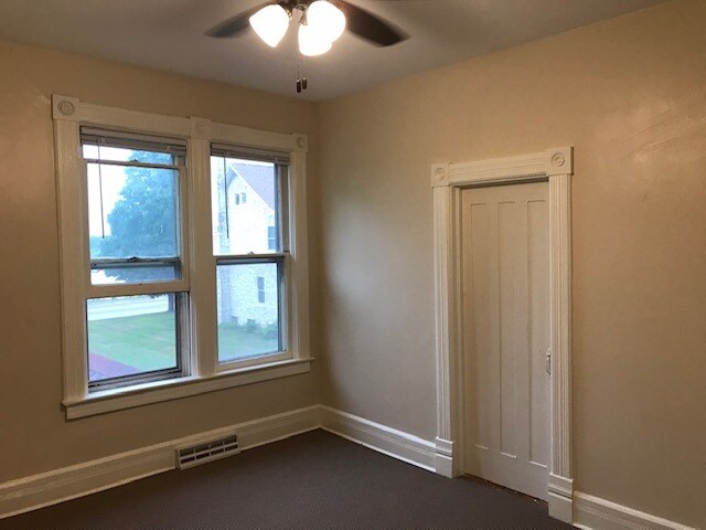bedroom - 142 River St