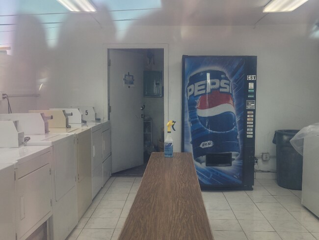 Foto del edificio - 4600 S University Center Dr