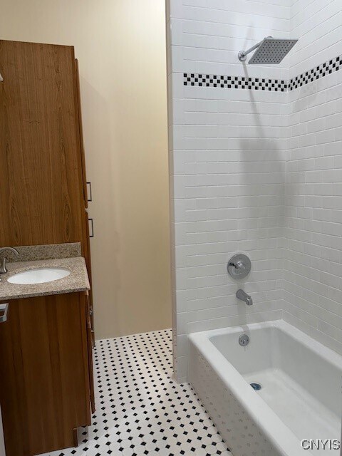 Foto del edificio - 141 S Peterboro St