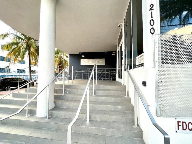 Building Photo - 2100 Park Ave