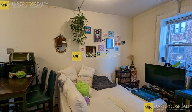 Building Photo - 70 Fenway