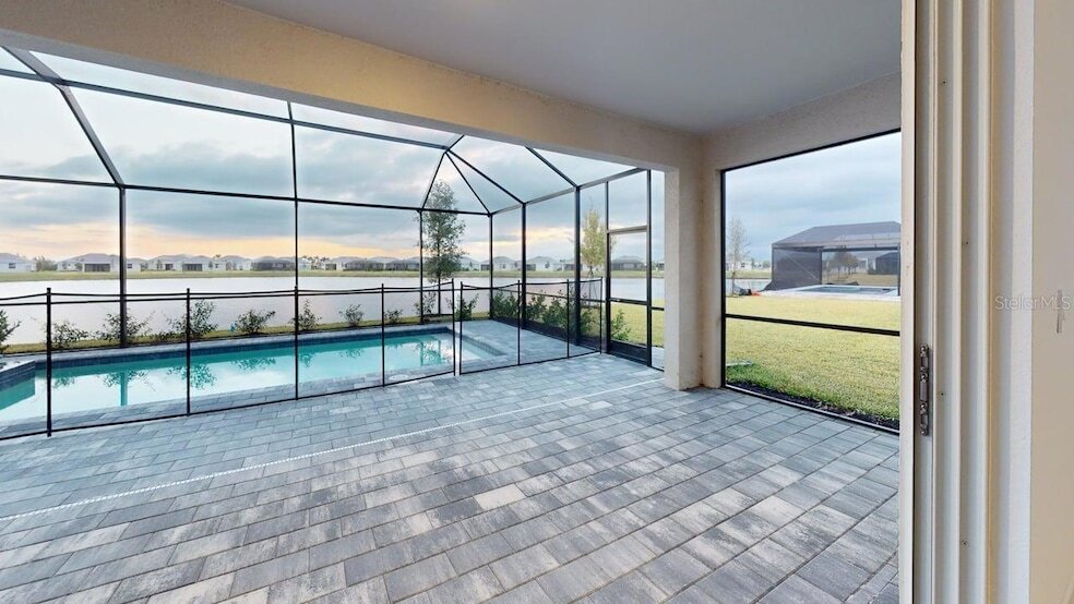 Foto principal - 7949 Lakes Edge Ln