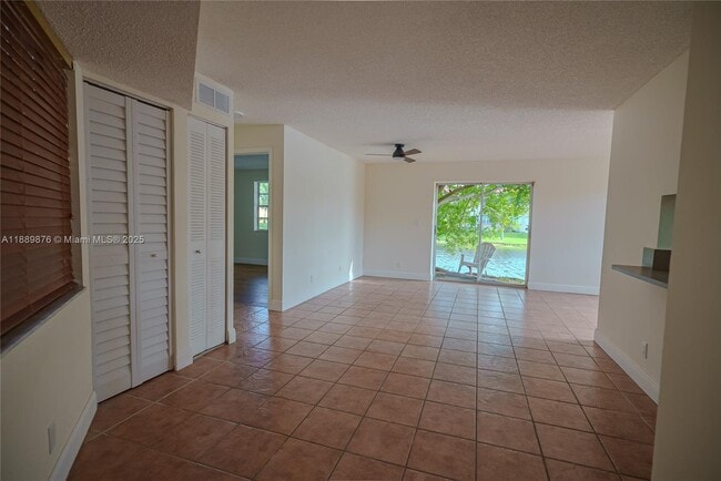 Foto del edificio - 8630 SW 3rd St