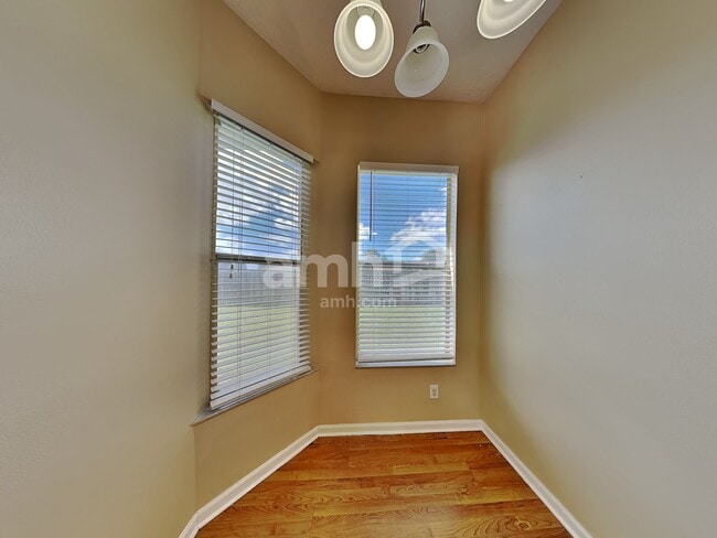 Building Photo - 2462 St Johns Ln