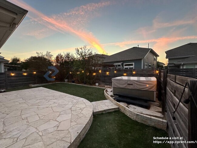 Foto del edificio - 5910 Swayden Ln