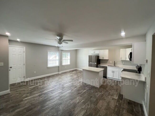Building Photo - 4715 Rio Grande Ave