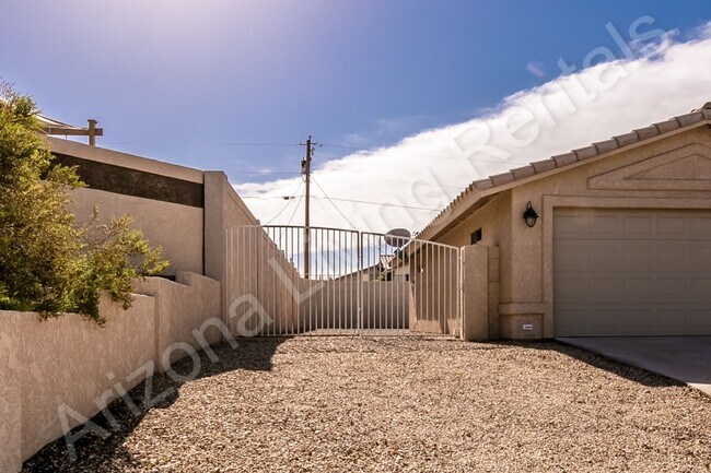 Building Photo - UNIQUE SOUTHSIDE FOUR BEDROOM HOME