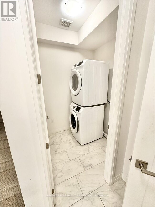 Photo du bâtiment - 16 Ritchie Ln