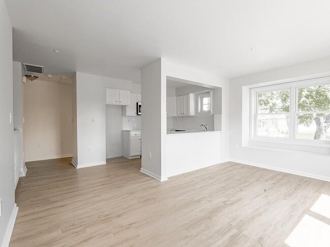 Building Photo - 510 Westchester Ave