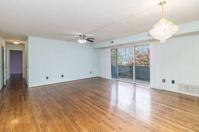 Building Photo - CITY OF FREDERICKSBURG CONDO RENTAL