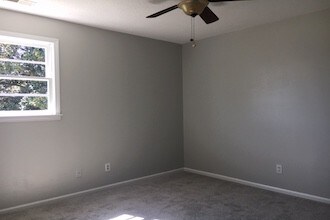 Foto del edificio - 1198 Holly Springs Rd