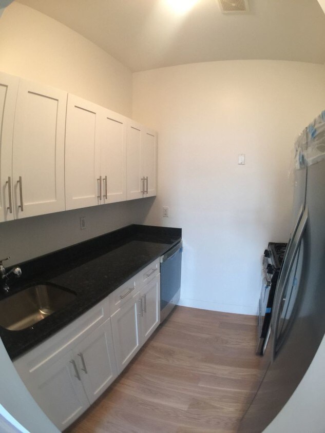 Foto principal - 669 E 21st St