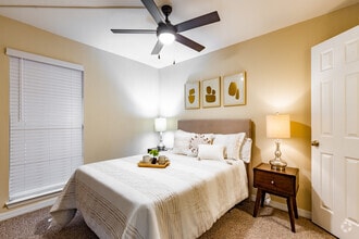1 BR, 1 BA - 570 SF - Park Place Apartments