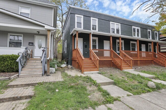 Foto del edificio - 2486 Findley Ave