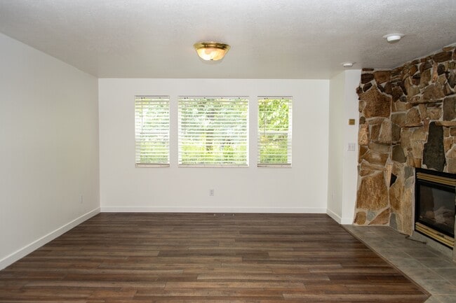 Building Photo - 245 W 500 S