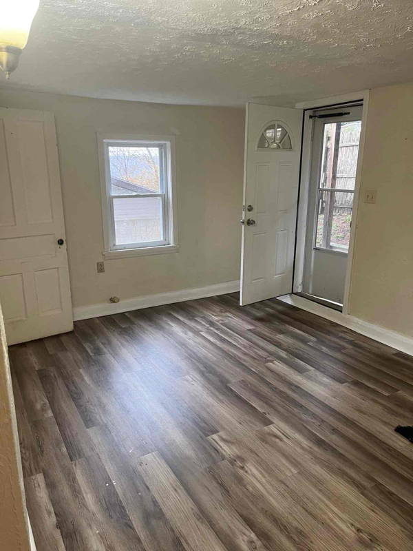 Primary Photo - 302 Stewart St
