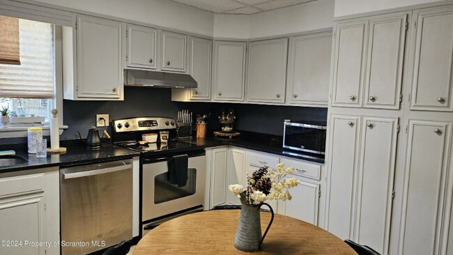 Building Photo - 2231 Capouse Ave