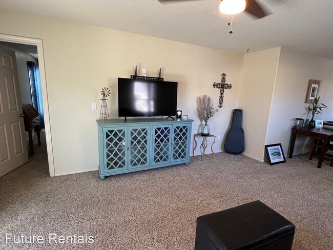 Building Photo - 3 br, 2 bath House - 2524 Las Alturas Ct