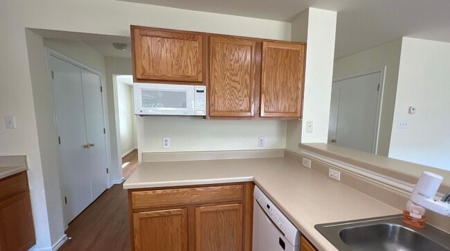 Building Photo - 940 Goldenrod St