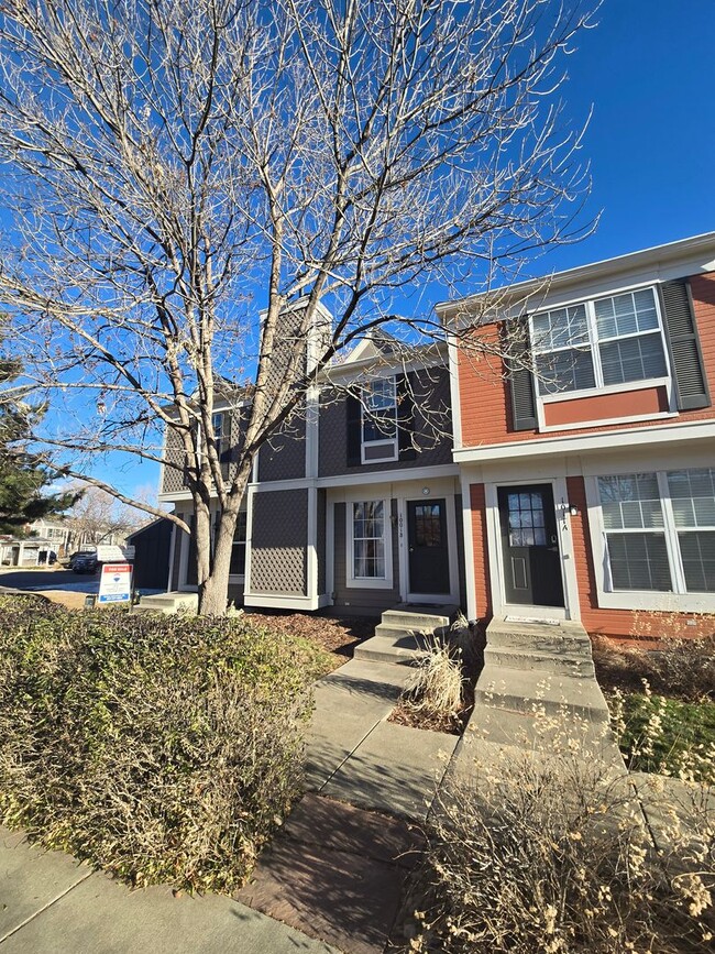 Building Photo - 2 Bedroom Townhouse with Unfinished Baseme...