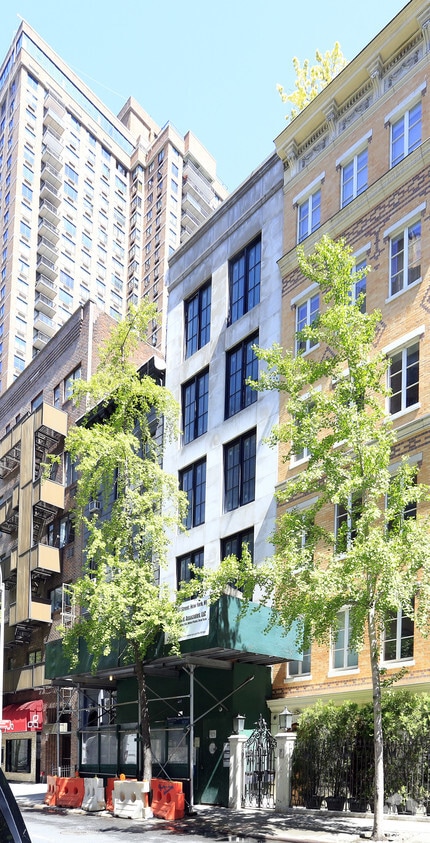 Building Photo - 323 E 53rd St