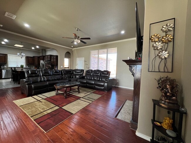 Building Photo - Welcome home to this beautiful home that i...