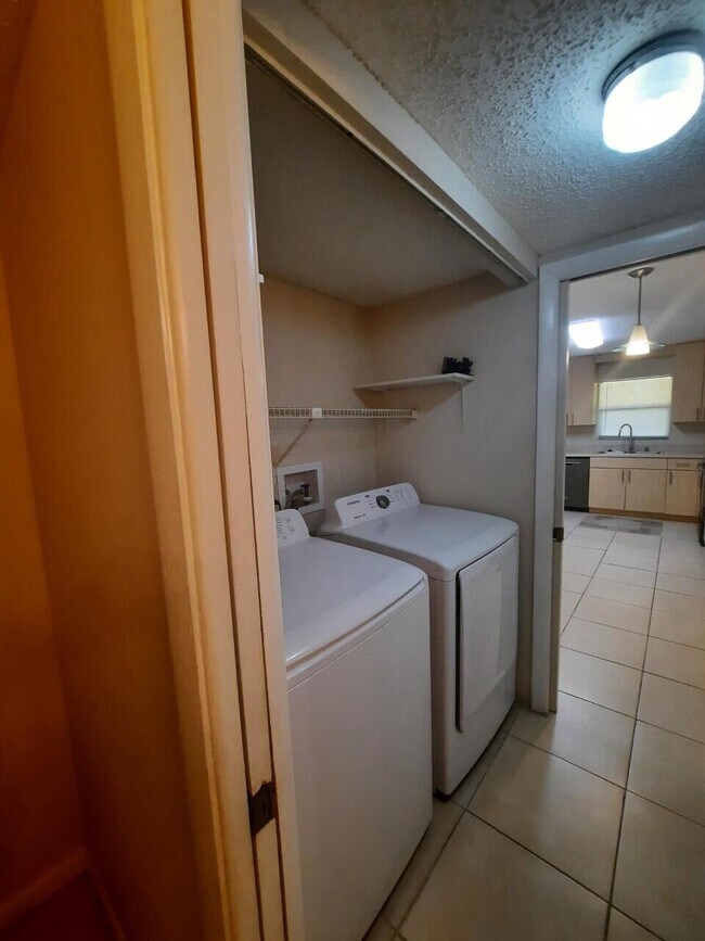 Foto del edificio - 1440 N Lawnwood Cir