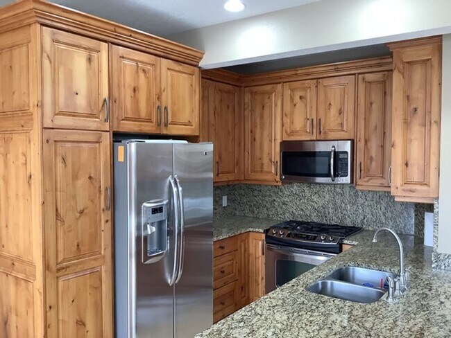 Building Photo - 3 Bedroom Home in Blackhawk Station