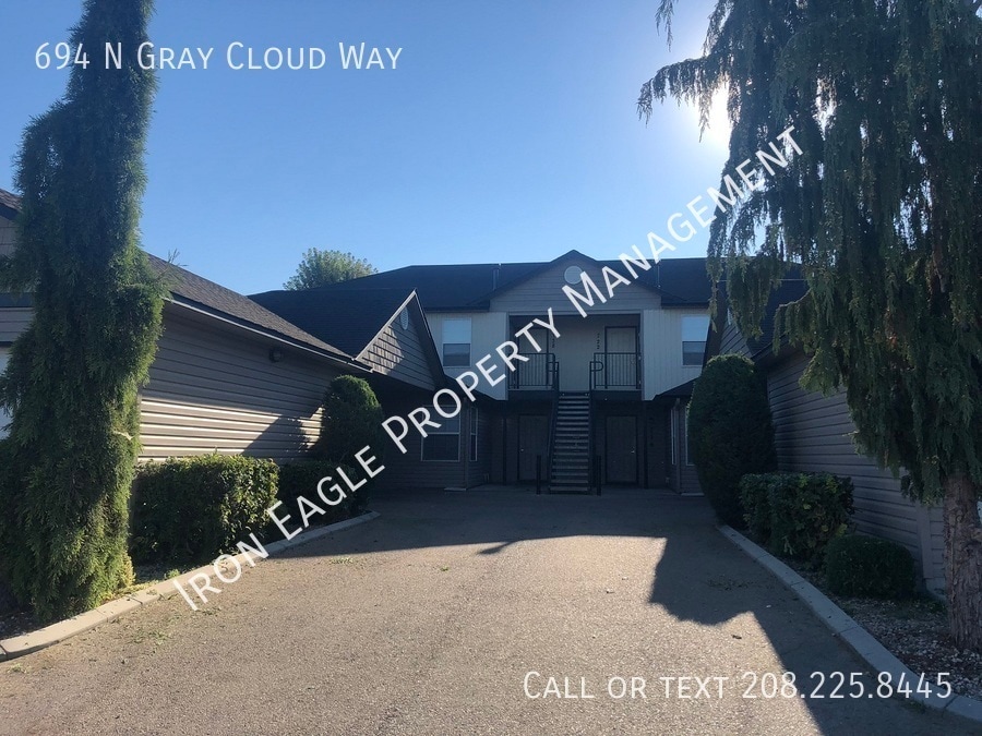 Primary Photo - 694 N Gray Cloud Way