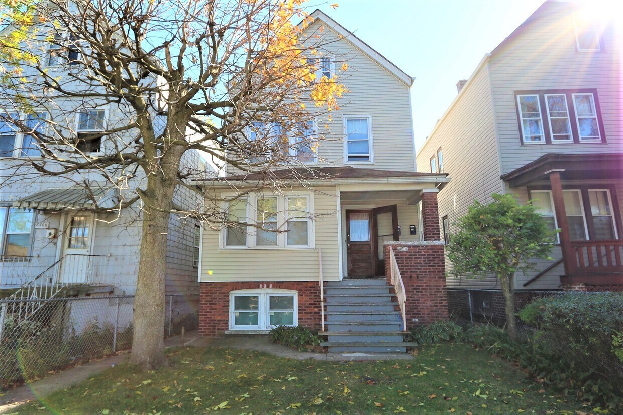 Primary Photo - 2809 E 83rd St