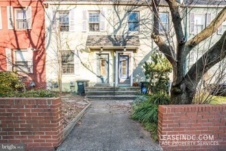 Building Photo - 2221 Ontario Rd NW