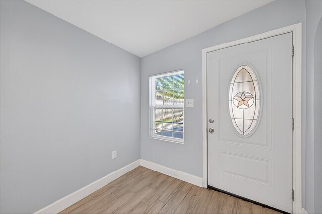 Foto del edificio - 7454 Navidad Rd